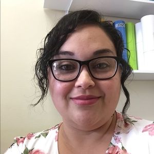 Meet your Posher, Cassandra